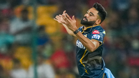 Mohammed Siraj’s Explosive 2-Wicket PowerPlay Masterclass