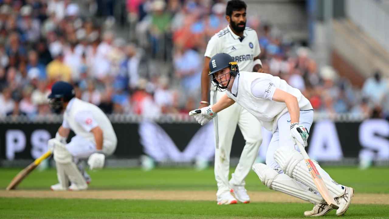 IND collapse to 1/2 as Woakes strikes early on Day 4 at Old Trafford