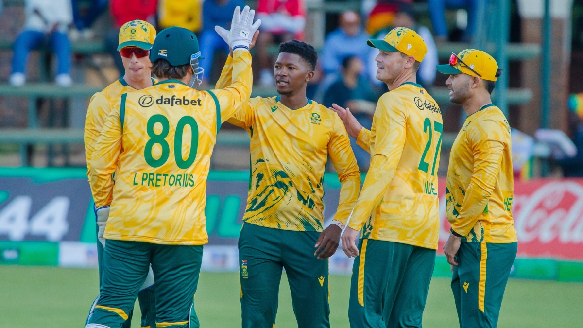 Robinson Leads NZ to 21-Run Big Win Over South Africa