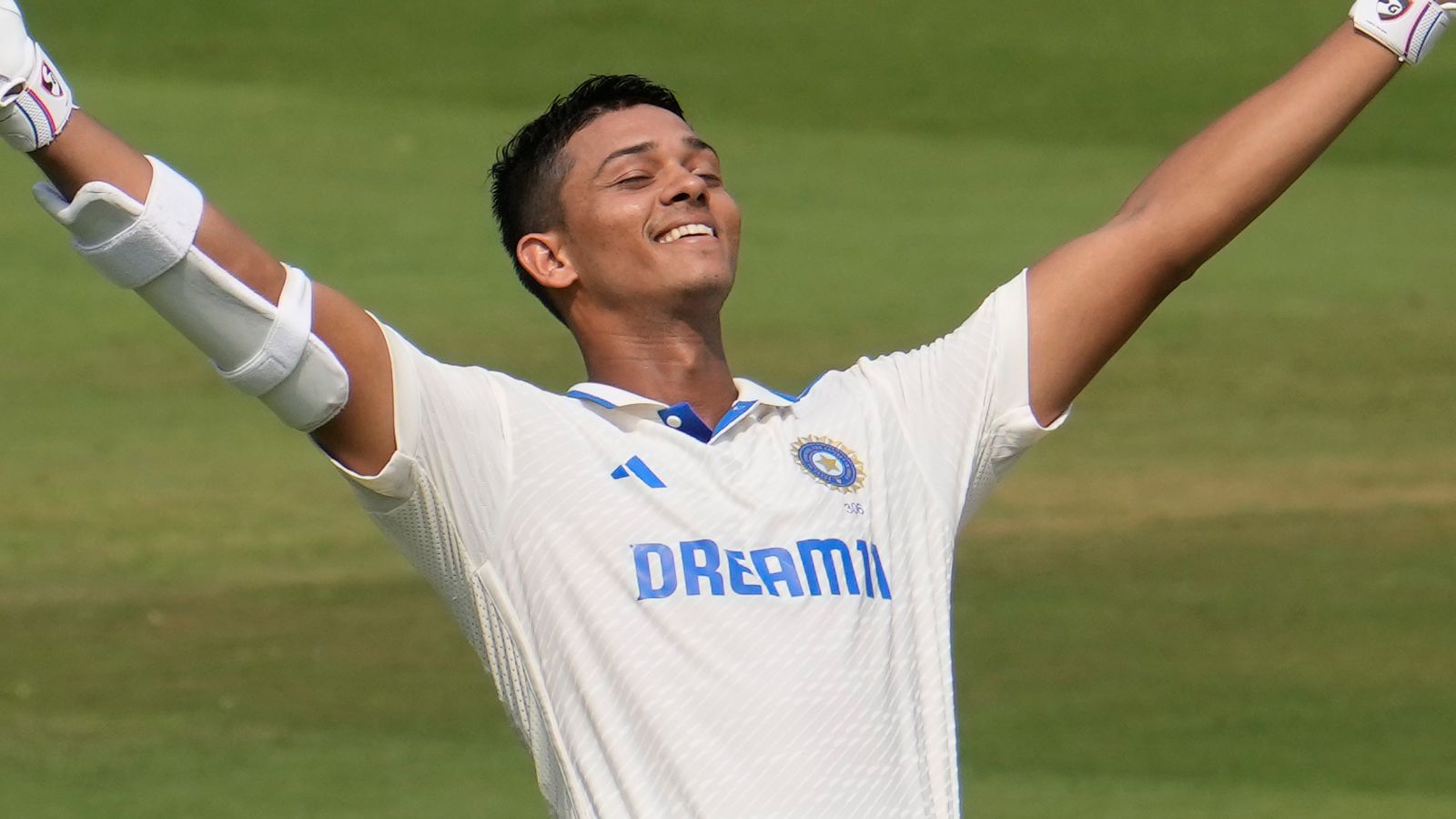 🏏 Yashasvi Jaiswal Brilliant Masterclass Lights Up Day 1 in Vizag